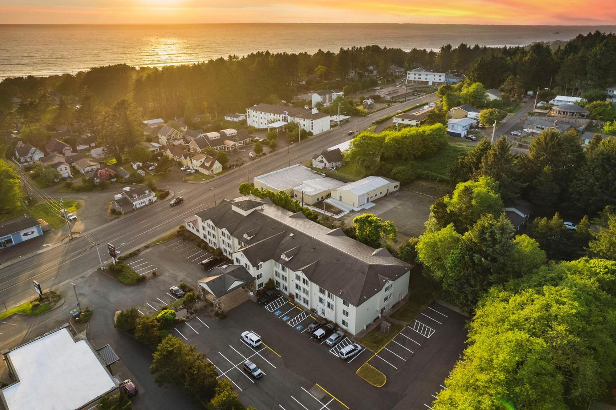 The Ashley Inn & Suites Lincoln City Esterno foto